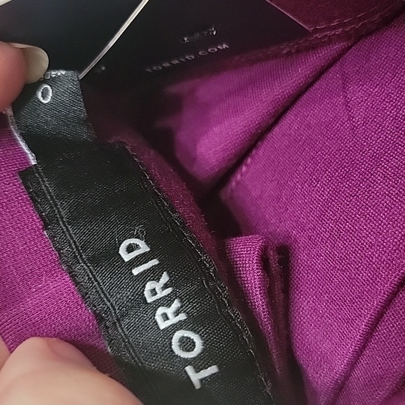 Torrid Berry Romance Cropped Lux Leggings - Picture 6 of 6